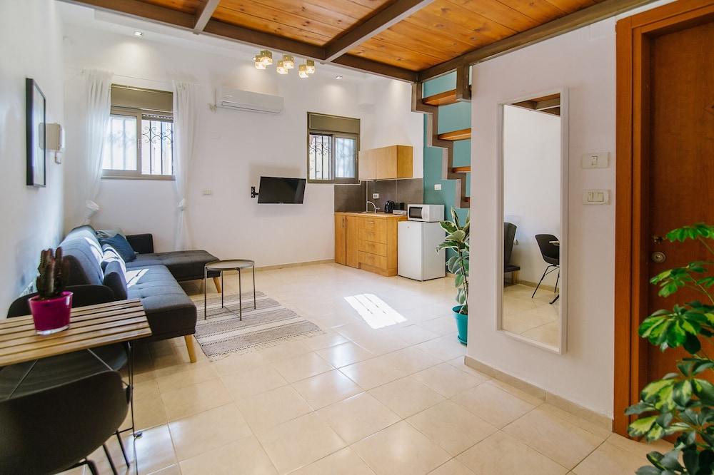 Bugrashov Beach Studios