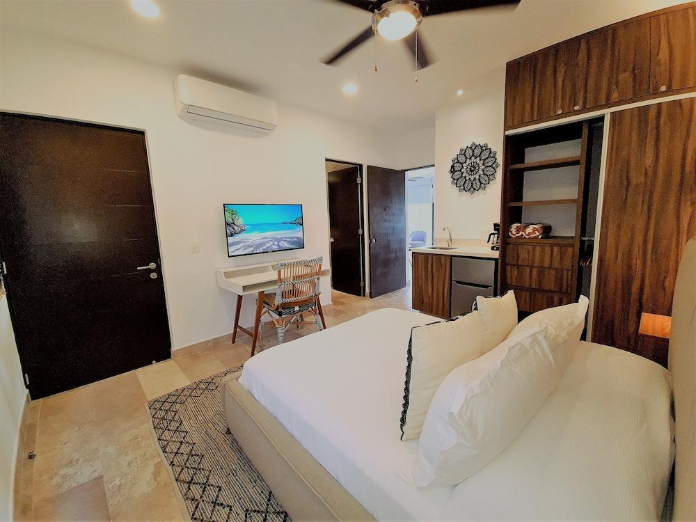 Bahay By Riviera Rentals