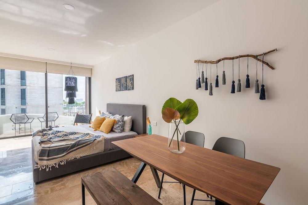 Menesse Midtown by Riviera Rentals