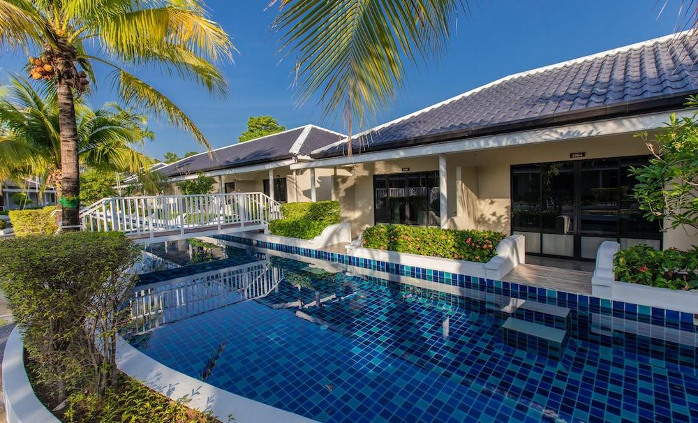 Blu Boat Pool Access Resort