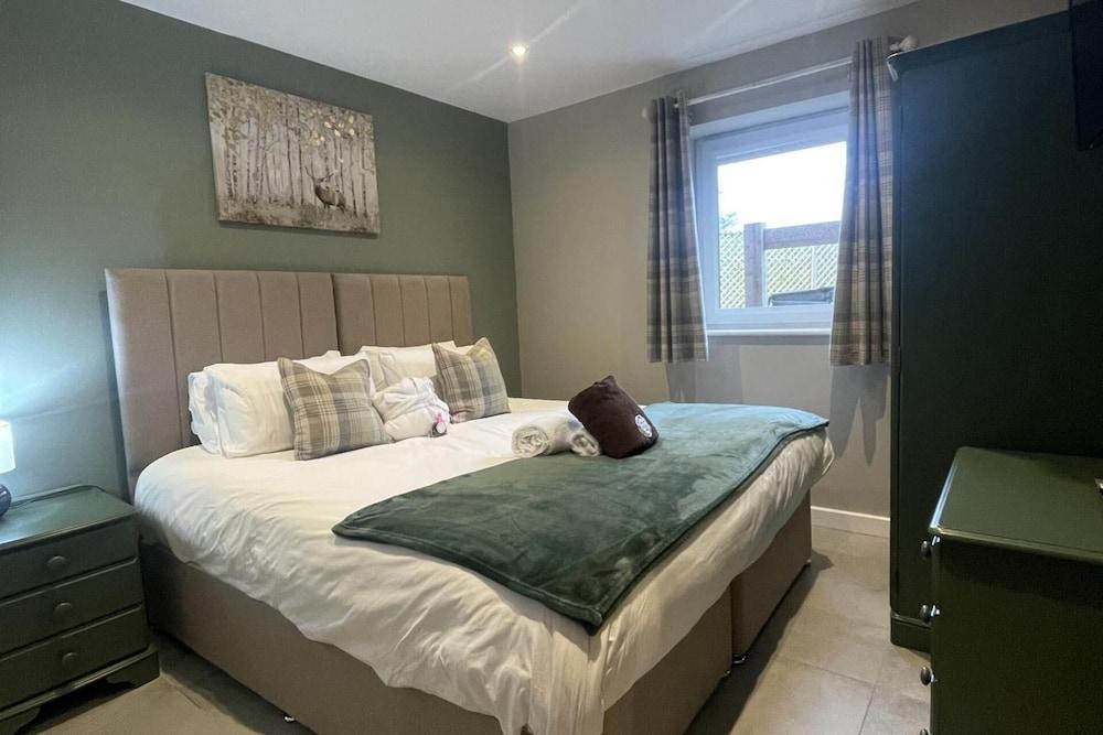 Pendle View Sleeps 8 With Hot Tub