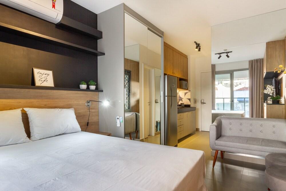 Housi Perdizes by Charlie