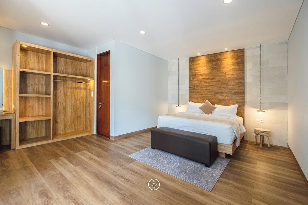 Atsuka Hill View 8BR Vila with Private Heated Pool