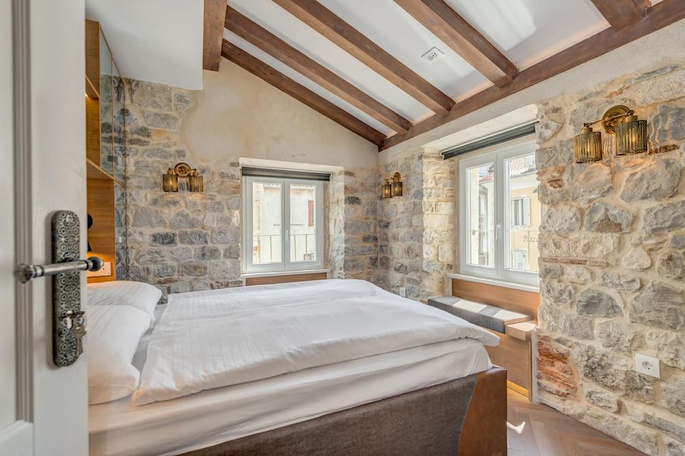 Split Palace Luxury Retreat