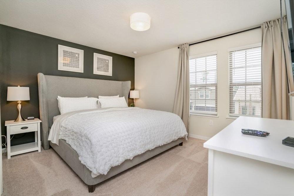 Ultimate 8 Bedroom Windsor At Westside Villa by Redawning