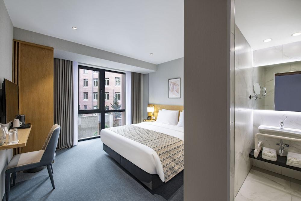 Clocks Hotel Tbilisi