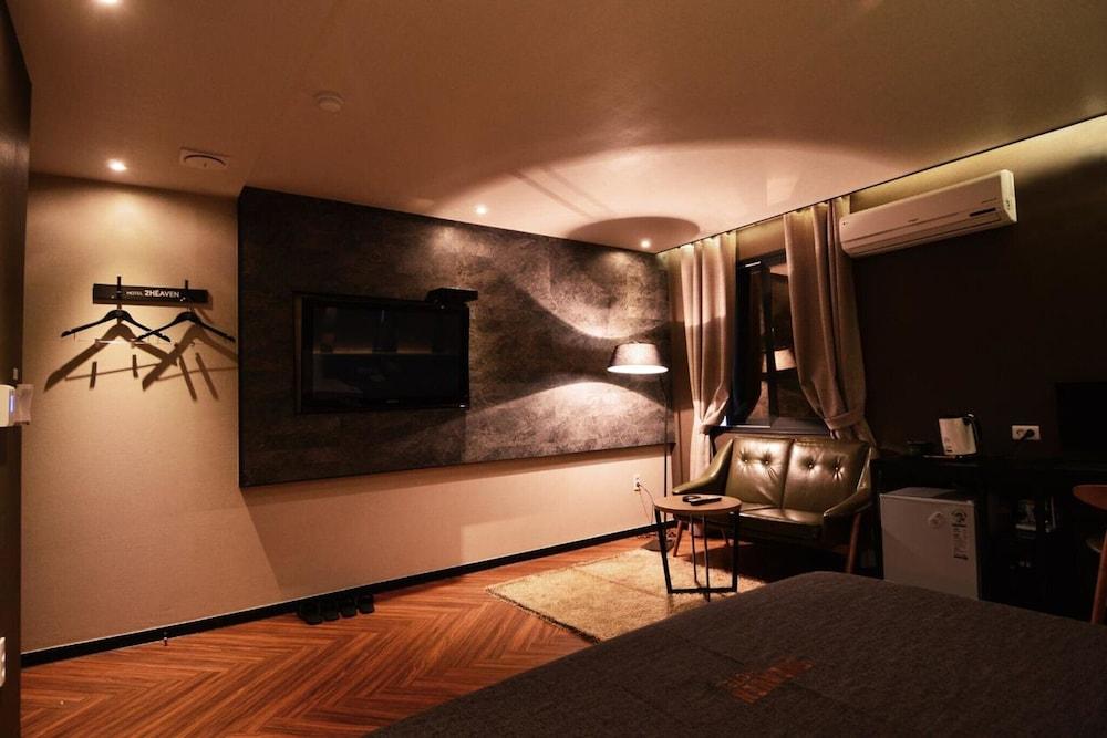 Busan Deokcheon 2heaven