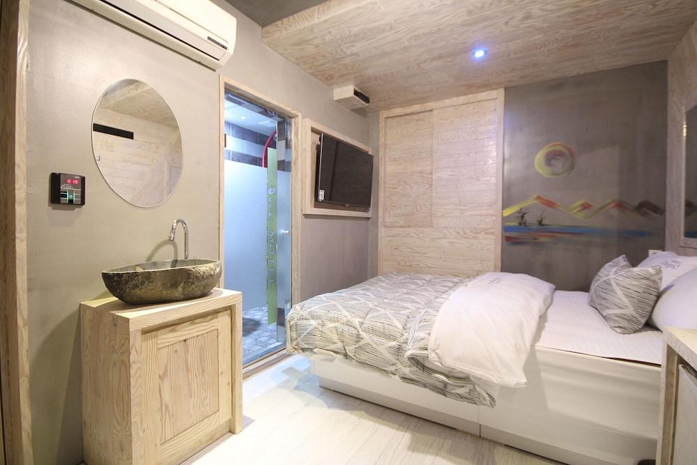 Busan Jangjeon-dong Oops