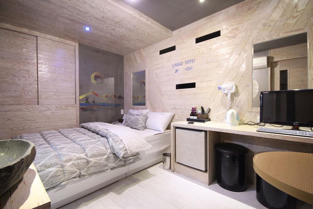 Busan Jangjeon-dong Oops