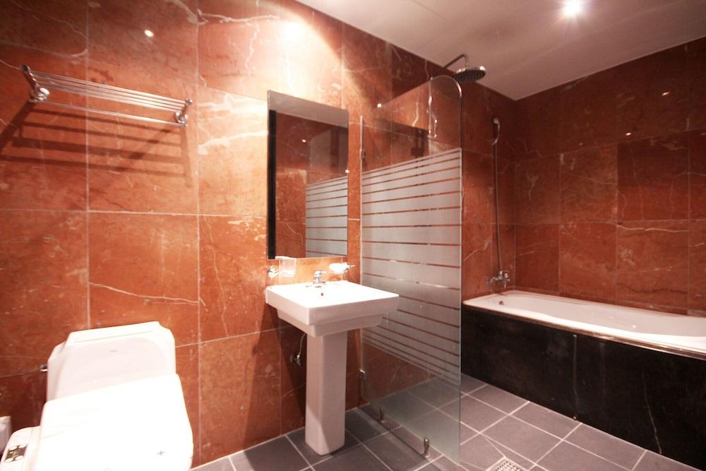 Busan Allakdong Lazzi