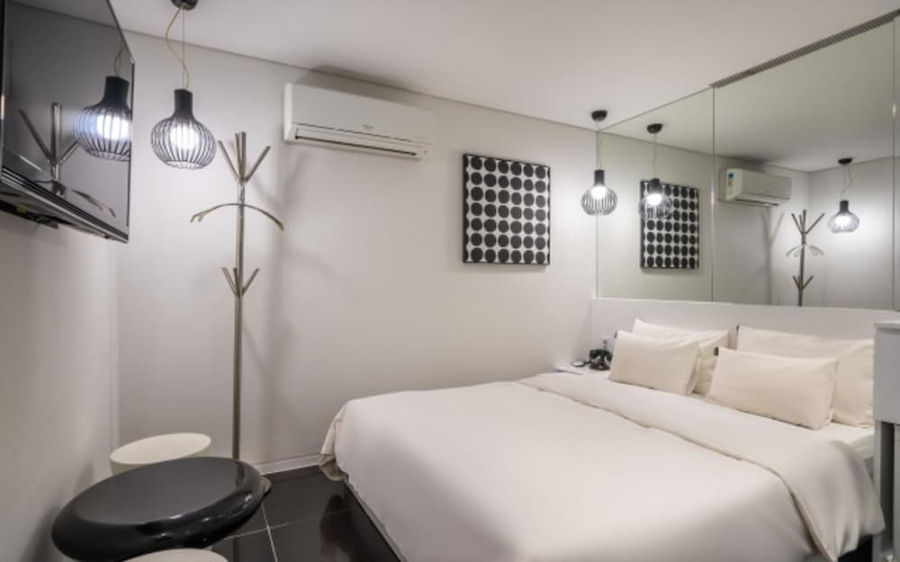 Sinchon Ichae Self Check in Hotel