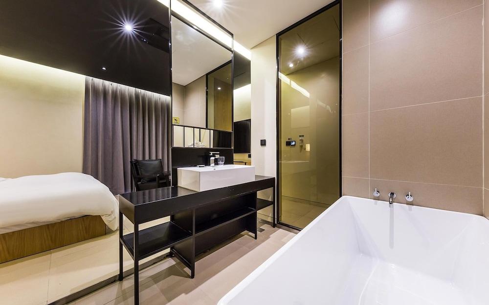 Yeoksam Hotel The Artist