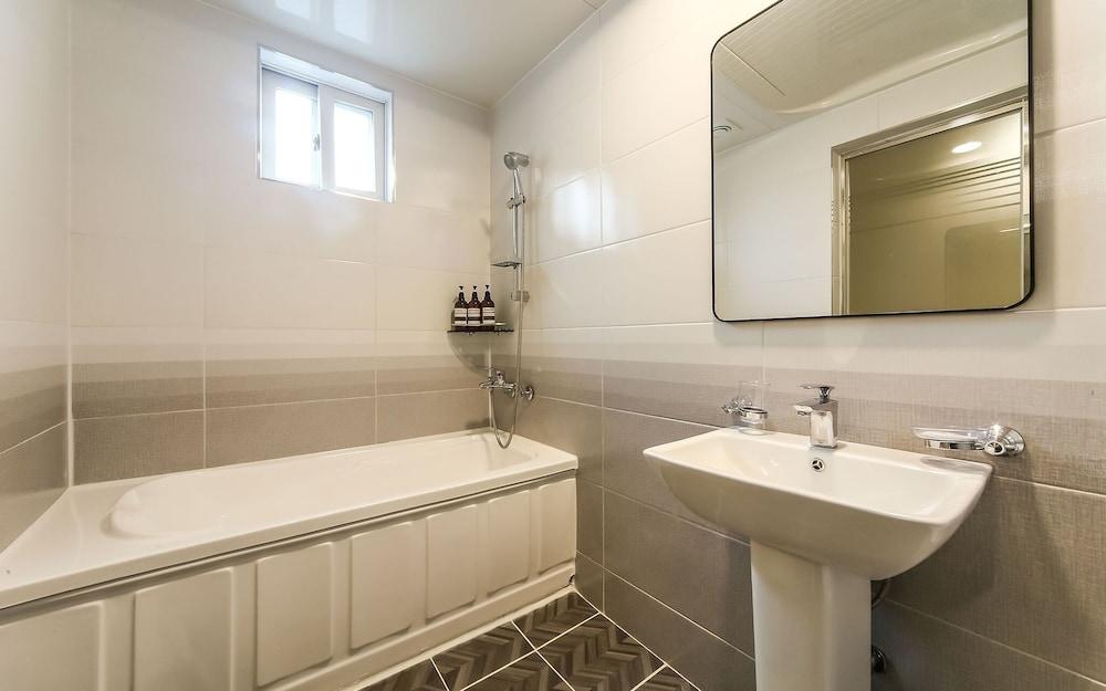 Busan Yeonsandong Ambers