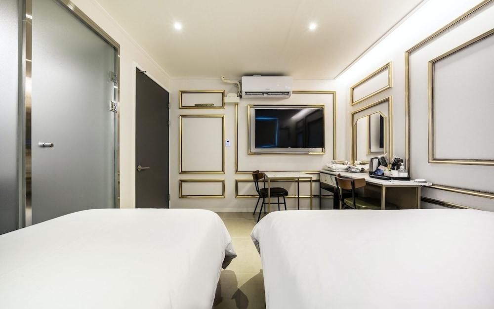 Jongno M and Lucky Hotel