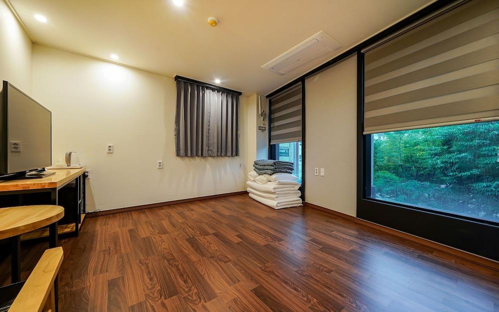 Busan Nampo Billy Hotel