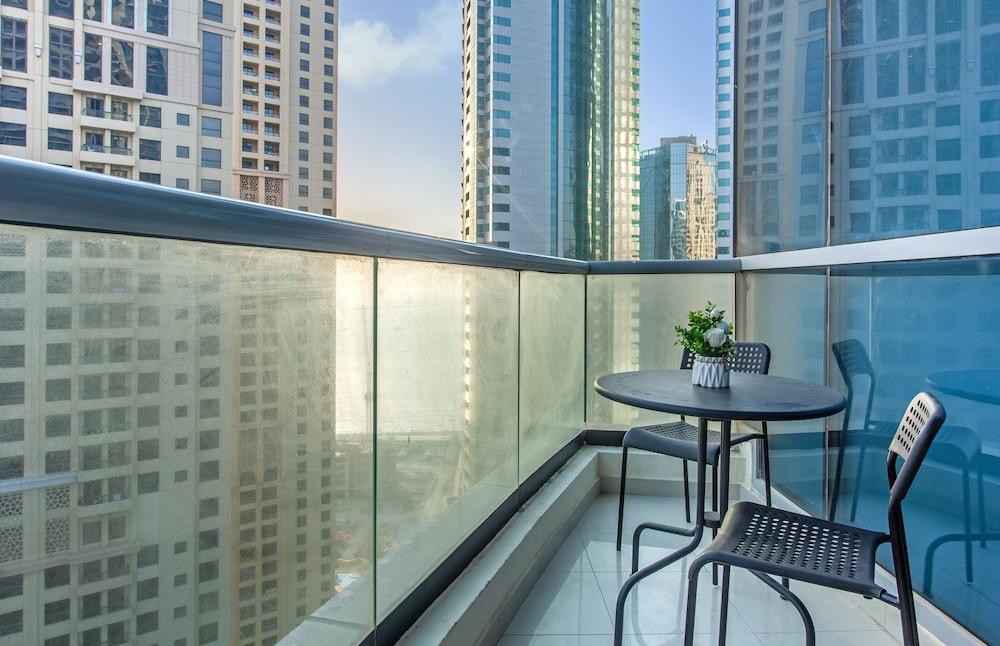 St-Bay Central-2405 by bnbme homes