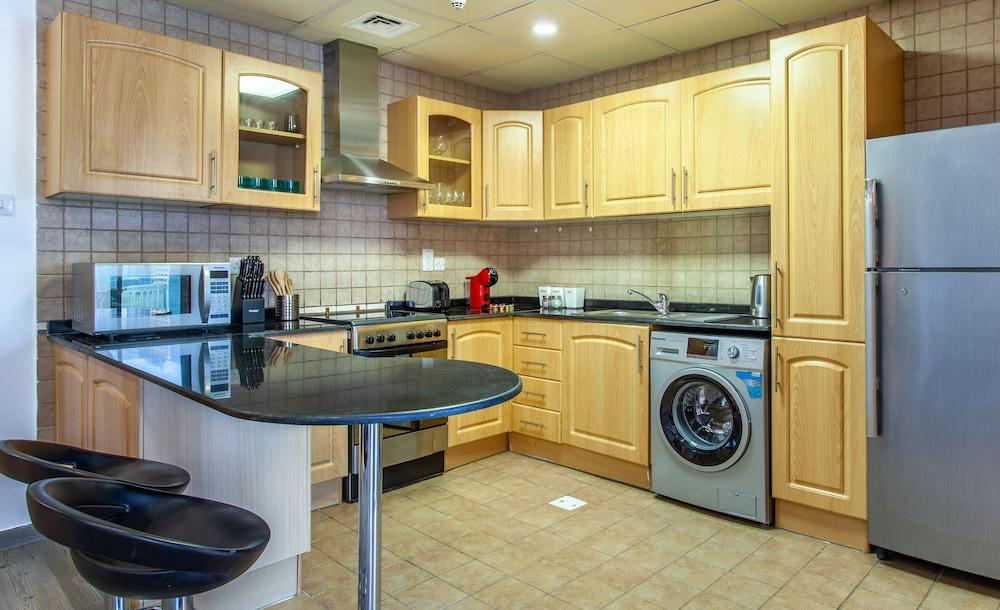 1B-Armada 3-2506 by bnbme homes