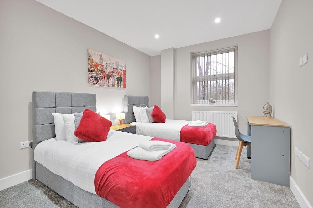 Crown Place 2 & 3 Bedroom Luxury Apts