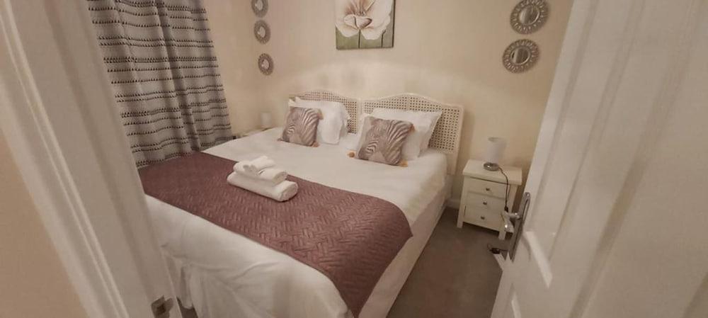 Lovely 3-bed House in Luton