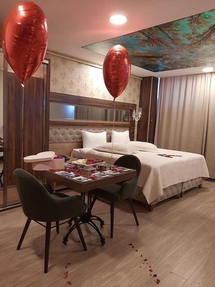 10 Numara Gold Suit Otel