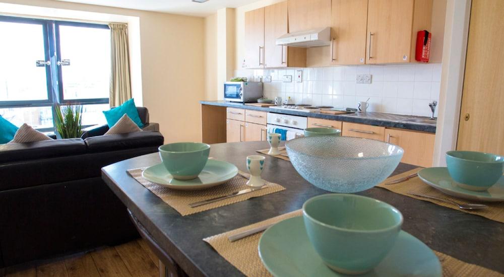 Vibrant Rooms-SHEFFIELD