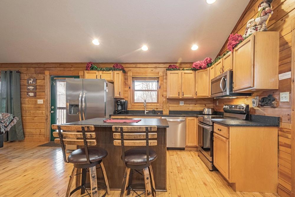 Bear Paws by Taylor Made Deep Creek