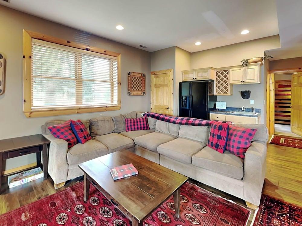 Bear Hollow Lodge by Taylor Made Deep Creek