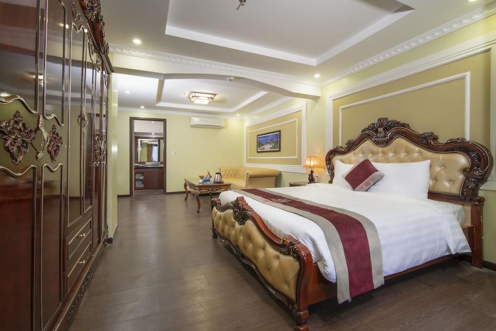 Me Q Beach Hotel & Apartment