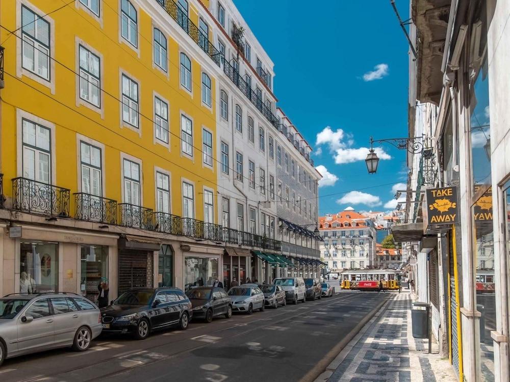 LV Premier Baixa FI Central Balcony Space AC