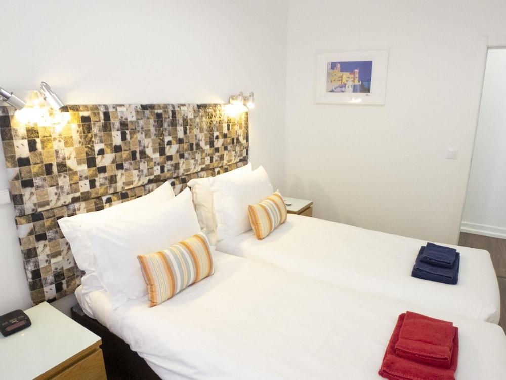 LV Premier Chiado CH9 Elevator Balconies Center