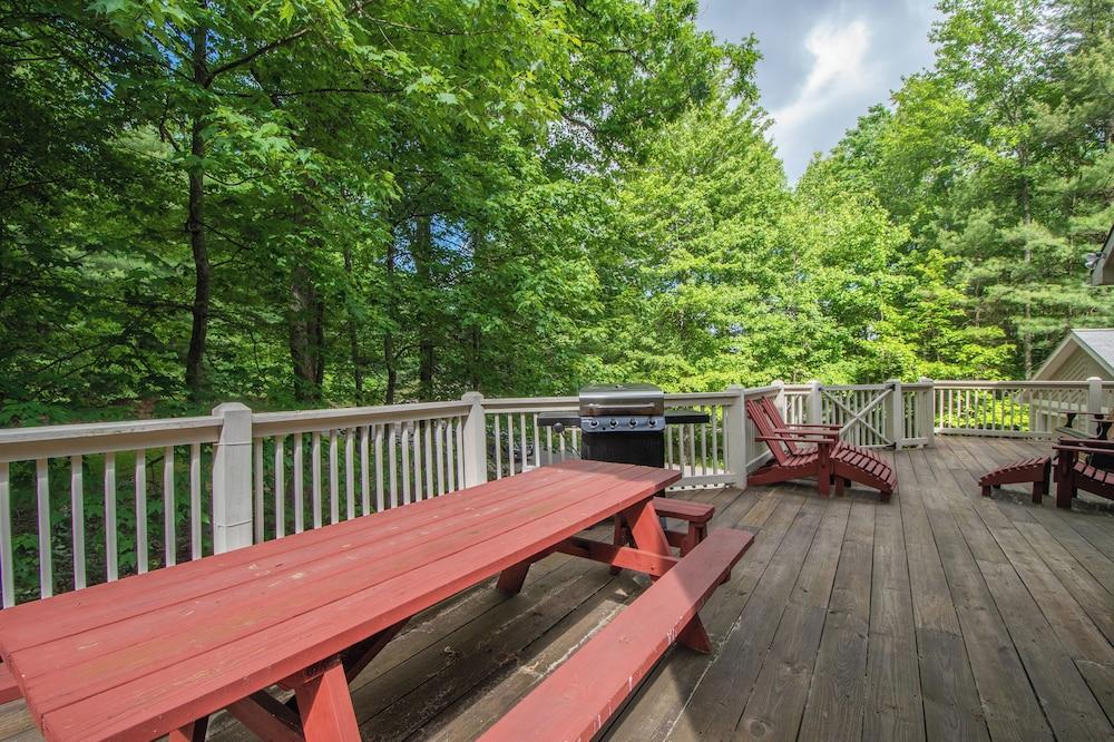 Black Bear Lodge by Taylor Made Deep Creek