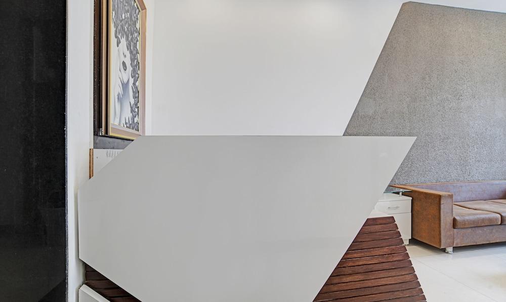 Treebo Grand Euro Pipliyahana Square