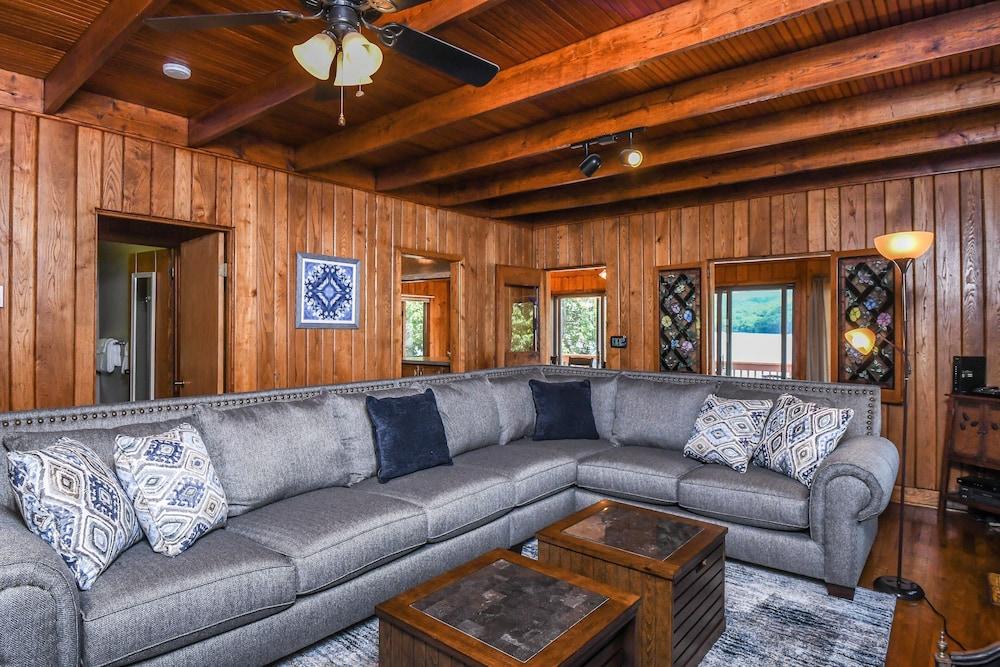 Canoe Cottage by Taylor Made Deep Creek