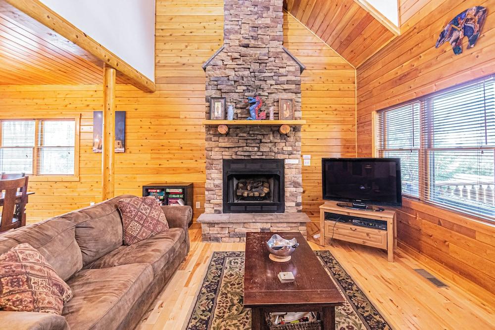 Donovan's Dacha by Taylor Made Deep Creek