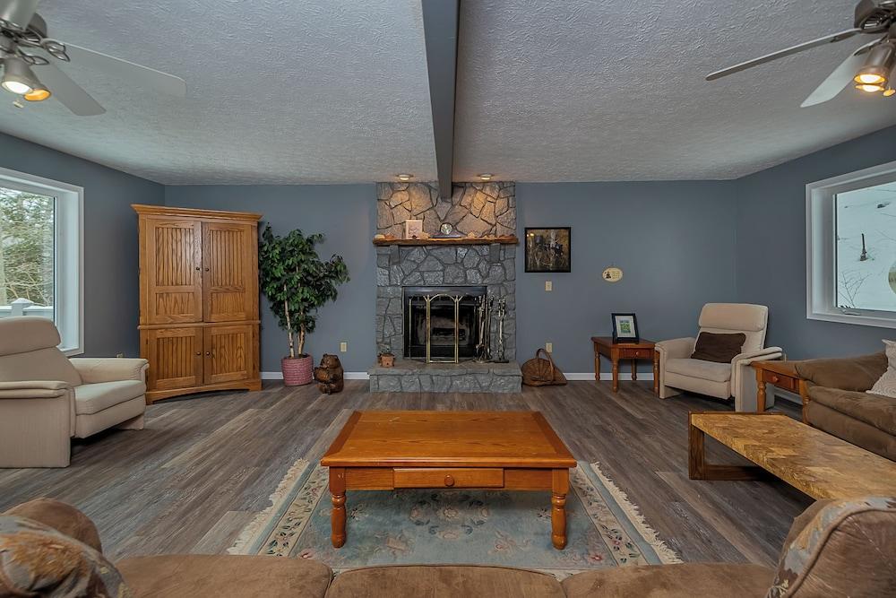 Lake Life HQ by Taylor Made Deep Creek