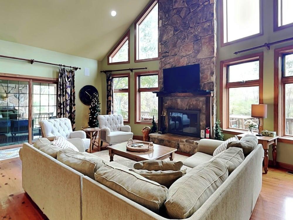 Mountainlair by Taylor Made Deep Creek