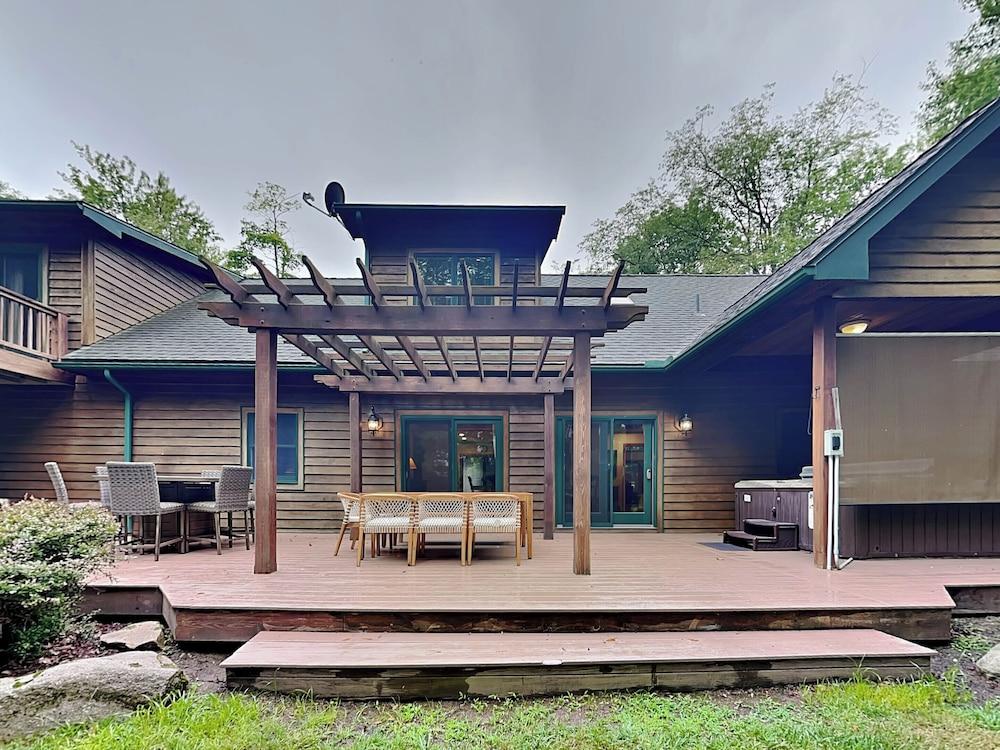 Rock Wisperer by Taylor Made Deep Creek