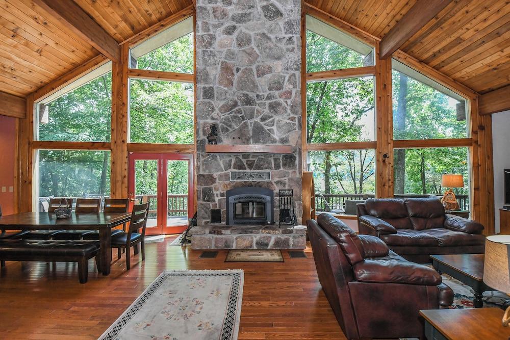 Slip Away Chalet by Taylor Made Deep Creek