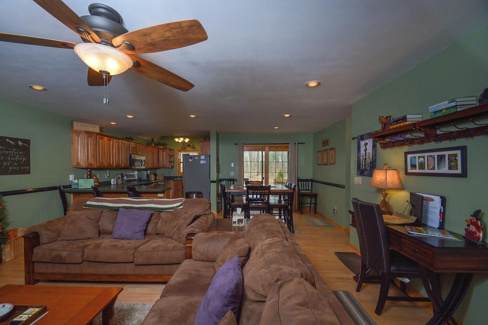 Sparky's Lodge by Taylor Made Deep Creek