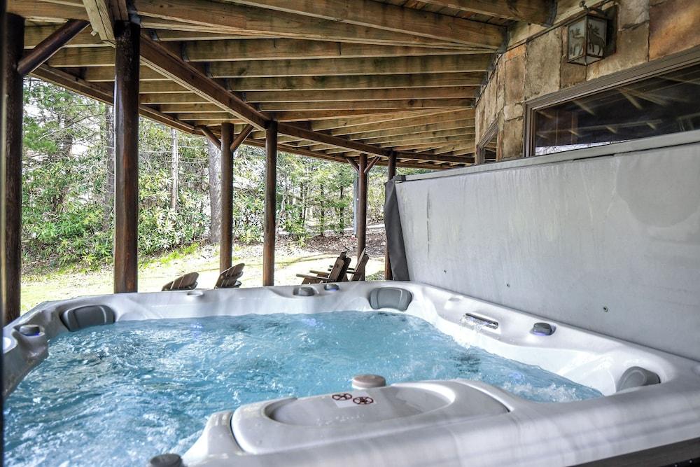 Grand Chestnut Lodge by Taylor Made Deep Creek