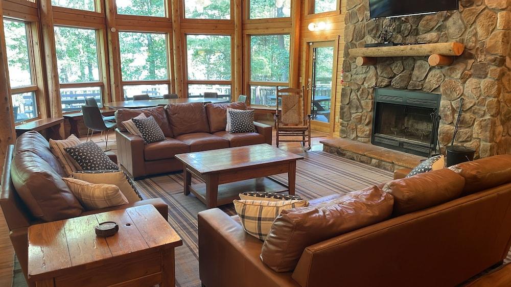 Grand Chestnut Lodge by Taylor Made Deep Creek