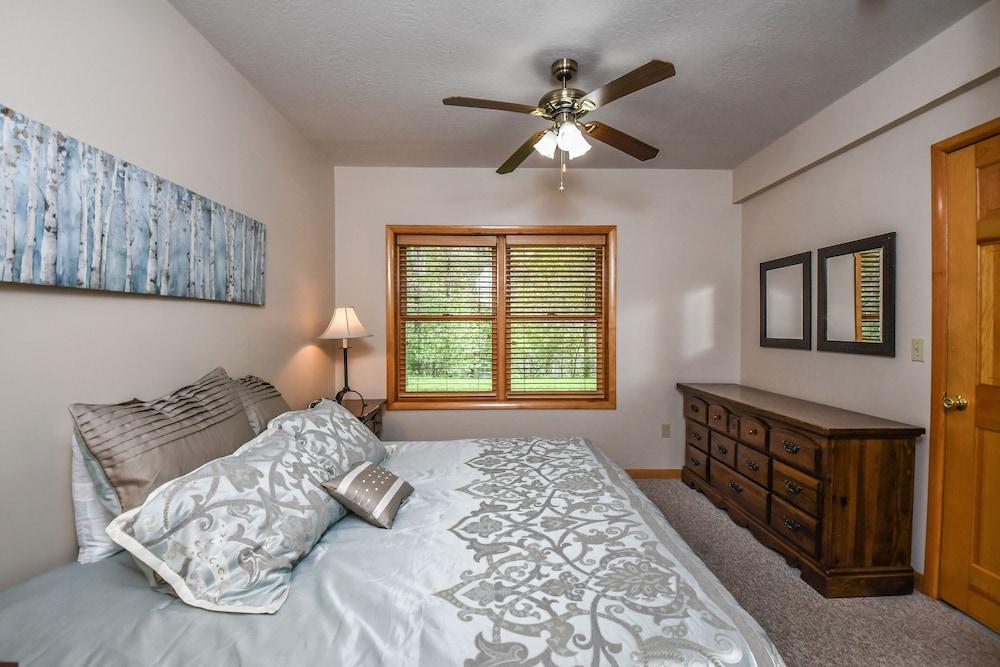 Toasted Marshmallow Lodge