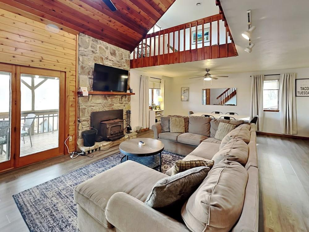 Views & Brews by Taylor Made Deep Creek