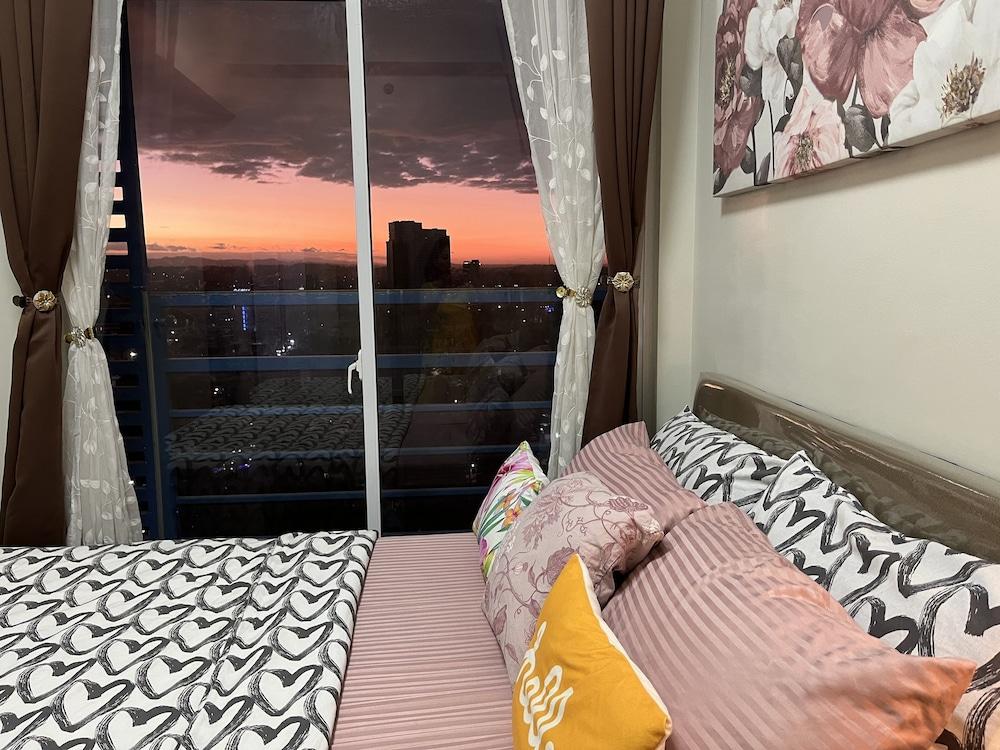 1-bed - Sleeps 4 With High Rise City View