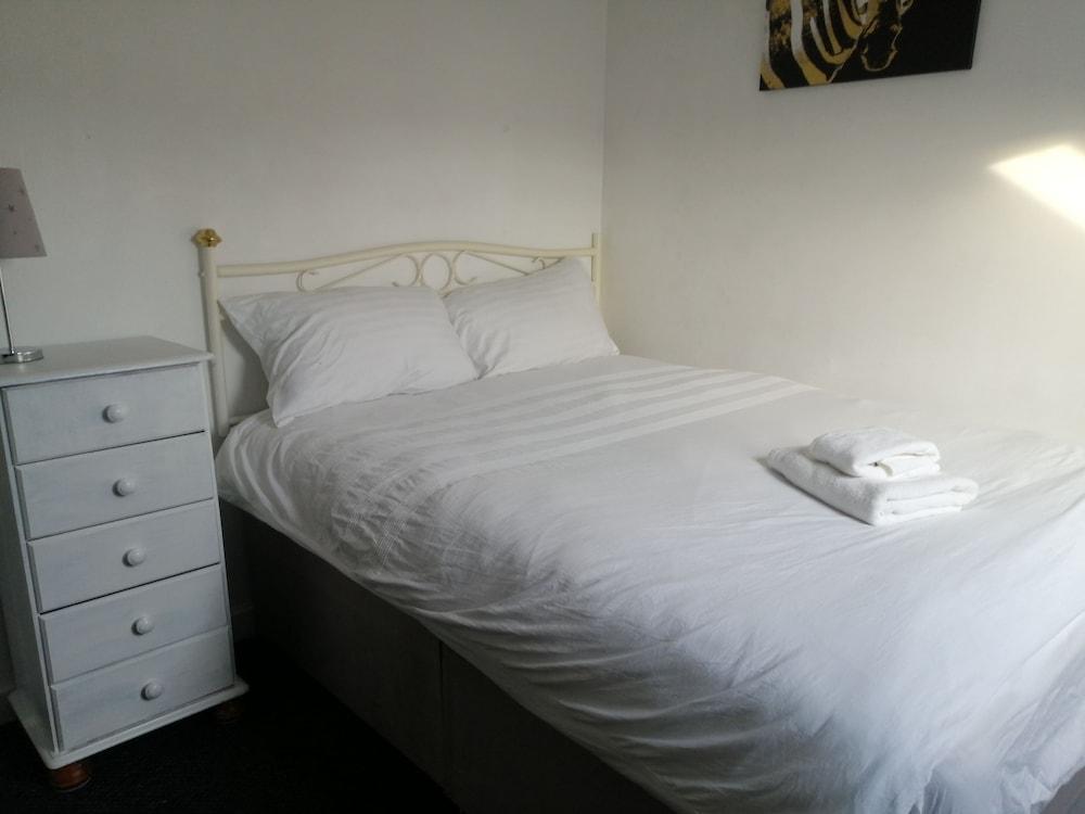 Fun 4-bed Apartment in Birmingham Central
