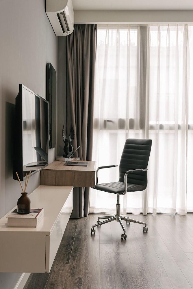 Lexington Apartments - Westlake