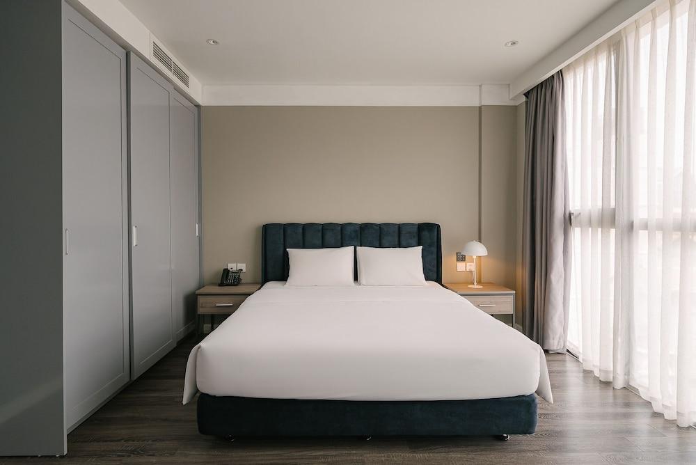 Lexington Apartments - Westlake