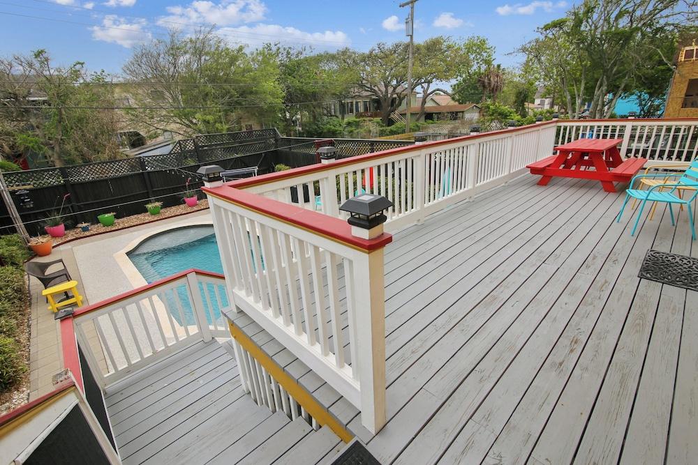 Abfab Seaside Cottage by Ryson Vacation Rentals