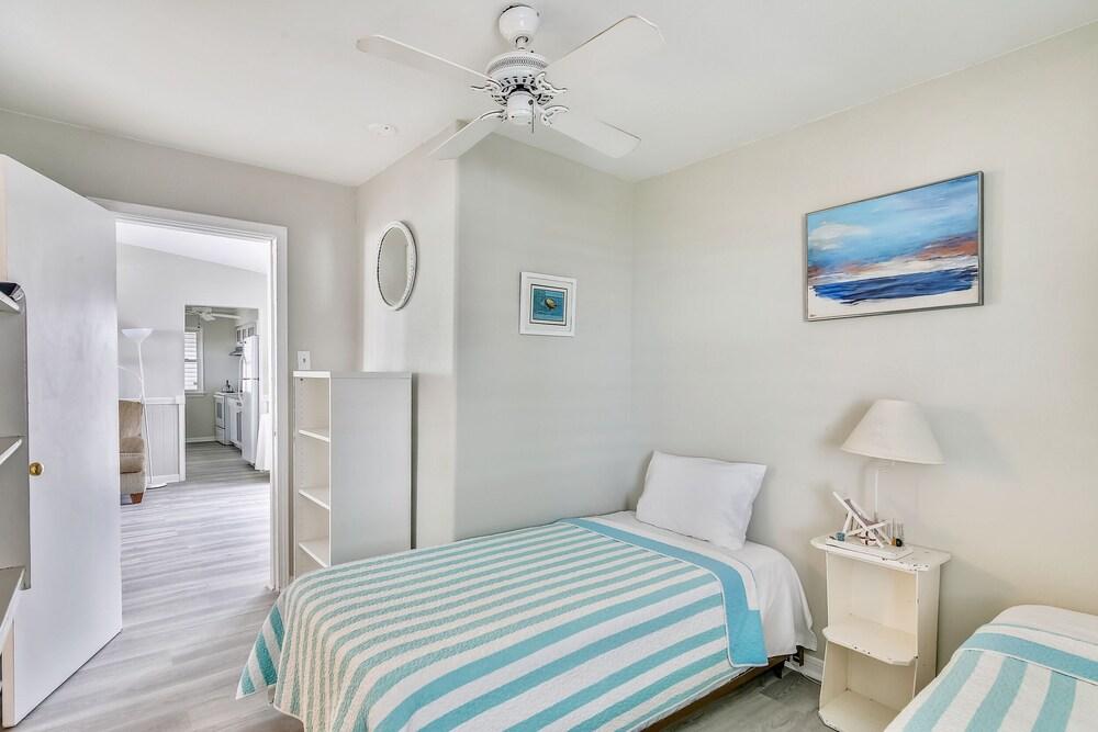 Betsy's Beachfront Cottage