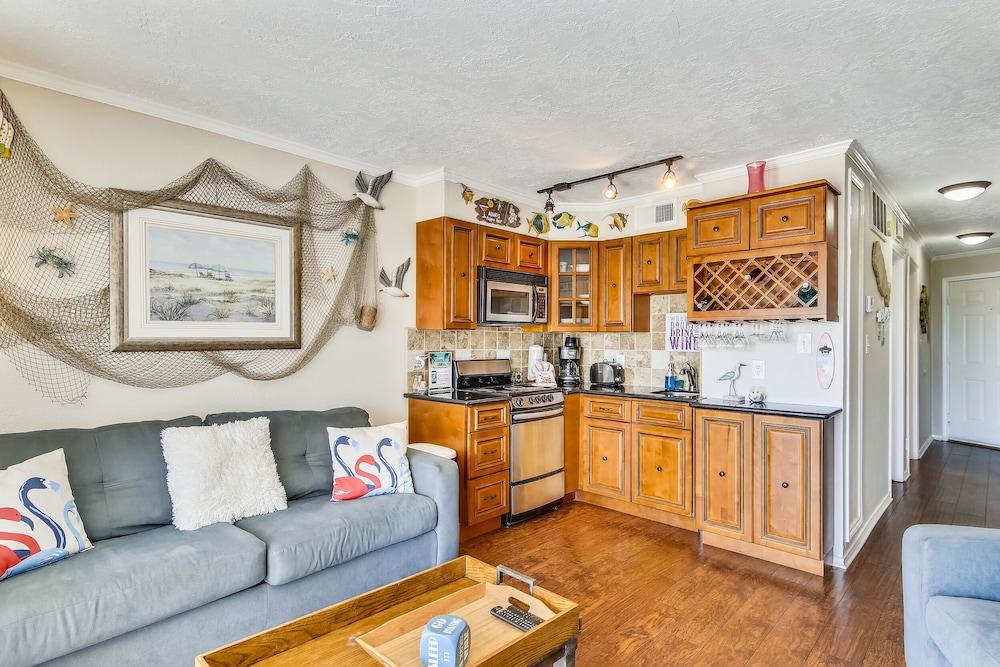 Casa Del Mar 180 - Coastal Condo